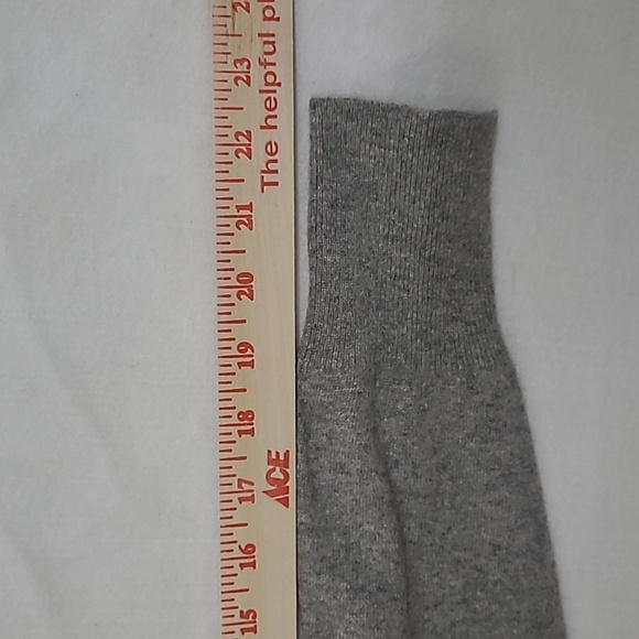 Vintage Peter Barton’s Pure Cashmere V-Neck Sweater | Made in Scotland | XS - Picture 7 of 8